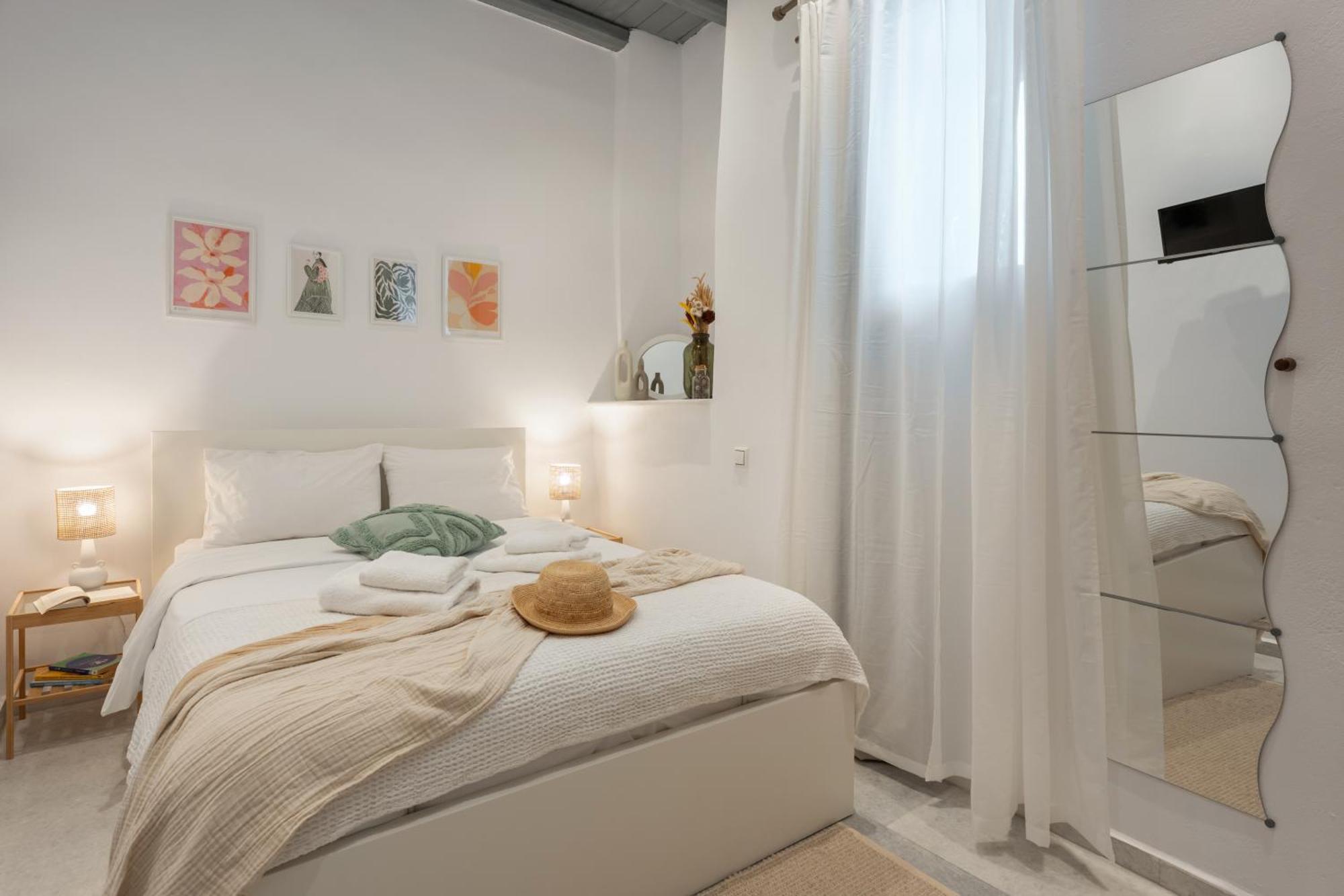 Caper-2 Bedroom Traditional Home With Amazing View Науса Экстерьер фото