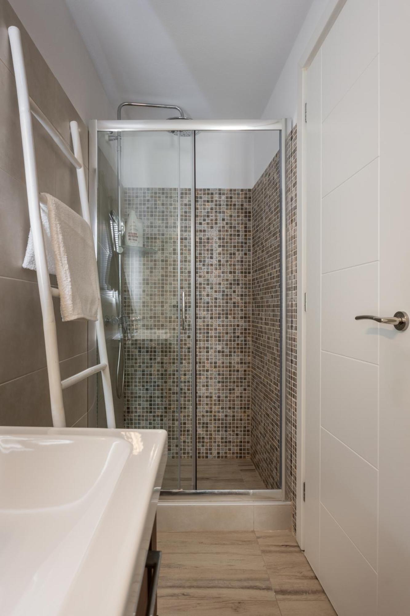 Caper-2 Bedroom Traditional Home With Amazing View Науса Экстерьер фото